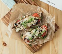 Горячие бутерброды с сыром и беконом