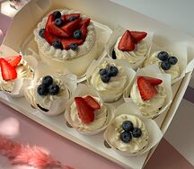 Комбо-набор Бенто-тортик и 8 капкейков