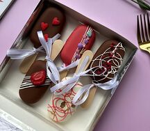 Подарочные чизкейки ассорти в молочном и белом шоколаде с сердечками