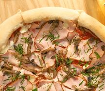 Ветчина и грибы с трюфельным маслом