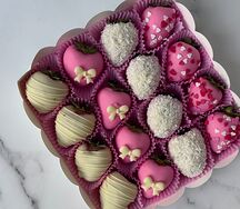 Клубника в шоколаде розовая мечта