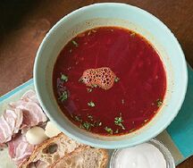 Борщ с красной фасолью, говядиной и домашним салом
