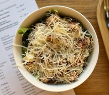Салат Цезарь с курицей