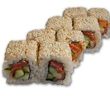 Ролл с острым лососем и огурцом