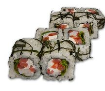 Ролл с крабом и лососем