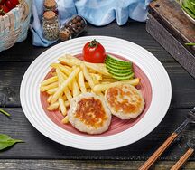 Котлетки куриные с картофелем фри
