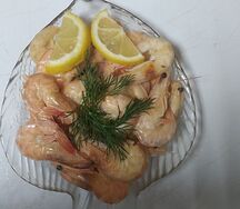 Горячая отварная креветка