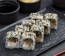 Ролл с курицей и грибами
