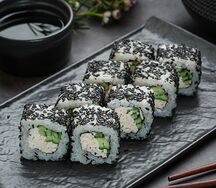 Ролл Калифорния в кунжуте