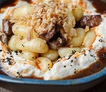 Ньокки с говядиной и луковым муссом 
