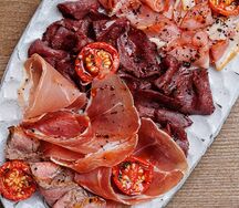 Мясные деликатесы 