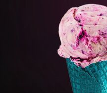 Мороженое сливочное Черничный чизкейк