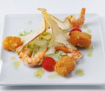 Салат Цезарь с креветками и сыром