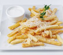 Картофель фри с пармезаном и соусом айоли 
