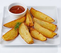 Картофельные дольки с соусом