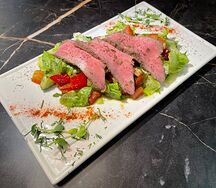 Овощной салат с ростбифом