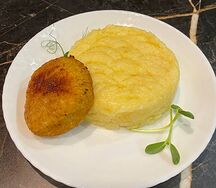 Картофельное пюре с куриной котлеткой