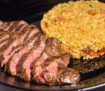 Стейк Скерт с булгуром и вялеными томатами