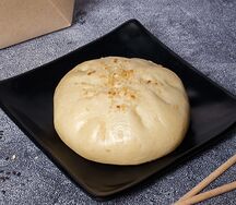 Бань бао с курицей и шампиньонами