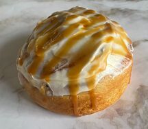 Синнабон с корицей и сливочно-творожным кремом