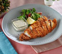 Куриный шницель и салат панцанелла