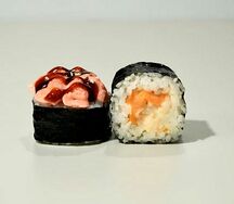 Запечённый с лососем и крабом мини 4шт