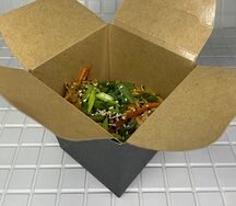 Wok лапша яичная с лососем