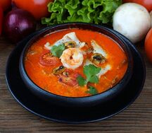 Том ям с морепродуктами