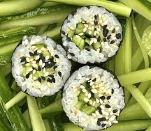  Хосомаки с огурцом