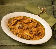 А-ля паэлья с морепродуктами и соусом чоризо