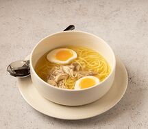 Куриный консоме с лапшой собственного приготовления