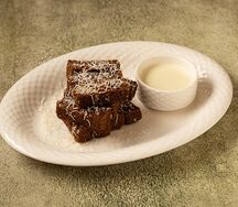 Чесночные тосты с пармезаном и соусом горгонзола