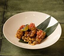 Морской красный окунь с лапшой удон