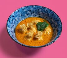 Желтый карри с вонтонами из курицы