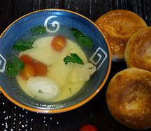 Куриный Консоме с яйцом пашот