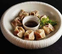 Пельмени с курицей и вялеными томатами