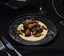 Говядина по-домашнему с картофелем и грибами