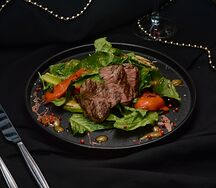 Стейк салат с запеченными овощами