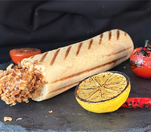 Френч-дог с говяжьей колбаской и классическим соусом