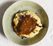 Телячьи щечки с пюре из картофеля