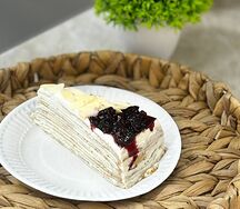 Блинный торт Вишня-миндаль