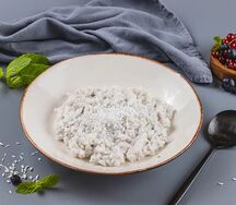 Каша рисовая на кокосовом молоке с семечками чиа