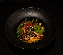 Салат с куриной грудкой по-тайски