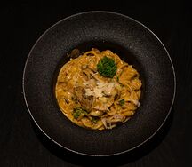 Паста с копченой телятиной и грибами