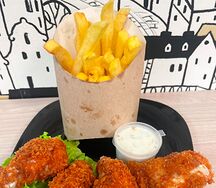 Картофель фри и куриные крылышки