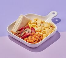 Сытный завтрак с колбасками