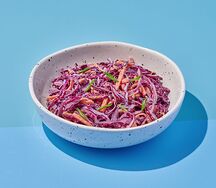 Салат с капустой и пряной морковью