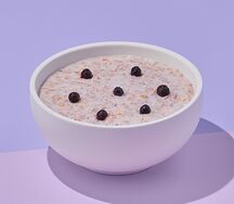 Овсяная каша с лесными ягодами