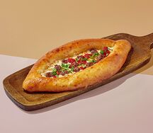 Хачапури лодочка с говядиной и томатом