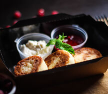 Сырники с двумя соусами